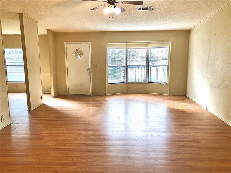 Recently Sold: $89,000 (3 beds, 2 baths, 1718 Square Feet)