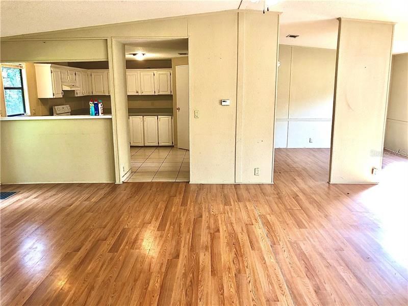 Vendido Recientemente: $89,000 (3 camas, 2 baños, 1718 Pies cuadrados)