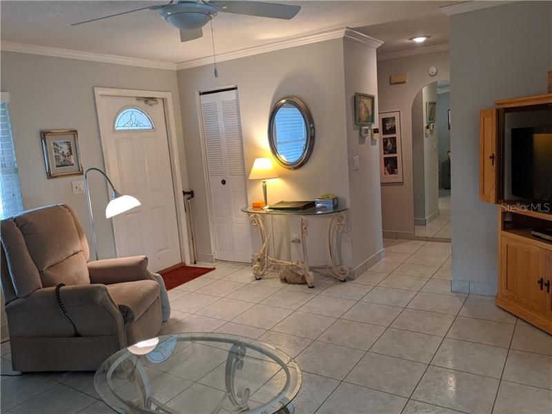 Recently Sold: $215,000 (2 beds, 2 baths, 886 Square Feet)