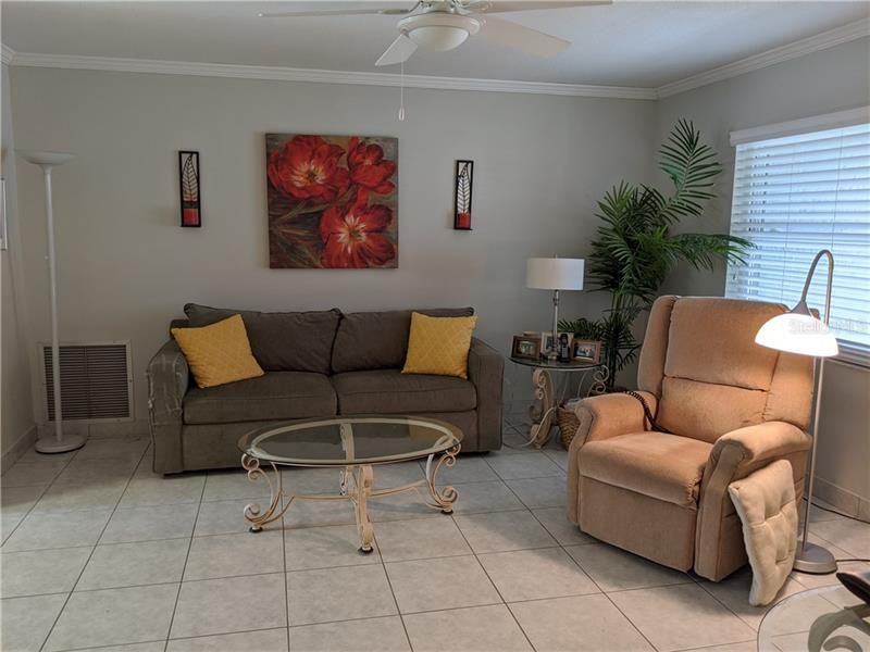 Recently Sold: $215,000 (2 beds, 2 baths, 886 Square Feet)