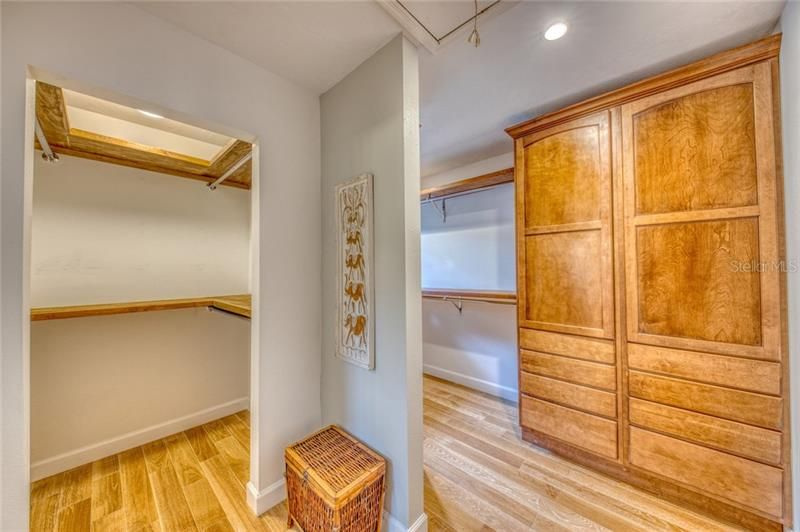 Double walk-in closet (Master bedroom)