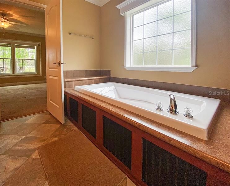 Недавно продано: $230,000 (3 спален, 2 ванн, 1736 Квадратных фут)