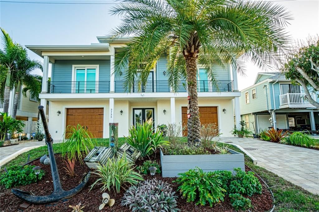 Recently Sold: $990,000 (3 beds, 3 baths, 2680 Square Feet)