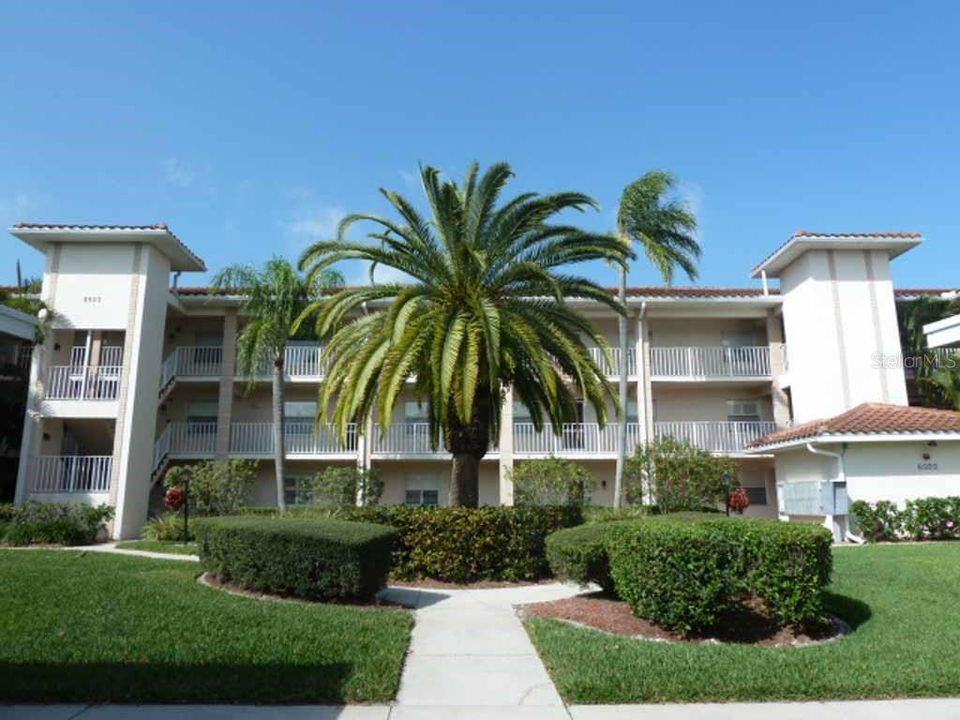 Recently Sold: $108,000 (2 beds, 2 baths, 1042 Square Feet)