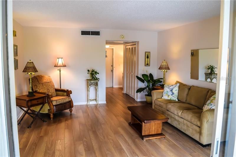 Recently Sold: $124,900 (1 beds, 1 baths, 717 Square Feet)