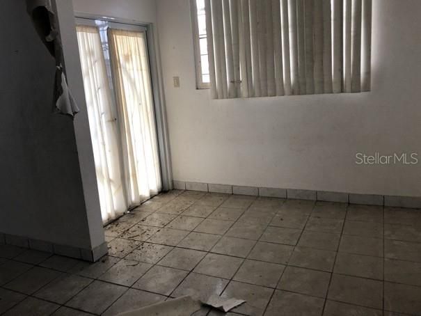 Vendido Recientemente: $62,400 (3 camas, 1 baños, 950 Pies cuadrados)