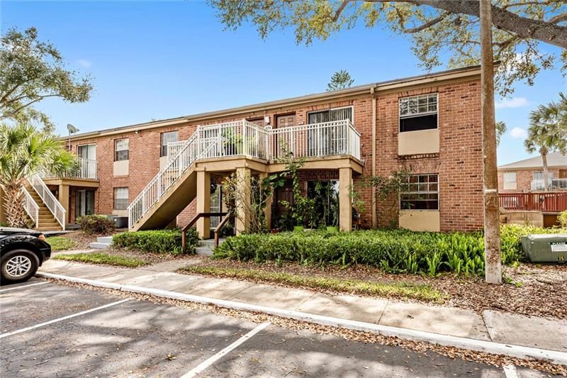Easy access to 434, 436, Maitland Blvd., I-4 and a short commute to downtown Orlando.