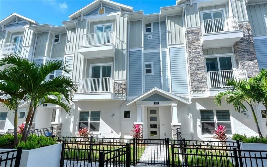 Vendido Recientemente: $613,990 (3 camas, 3 baños, 2434 Pies cuadrados)