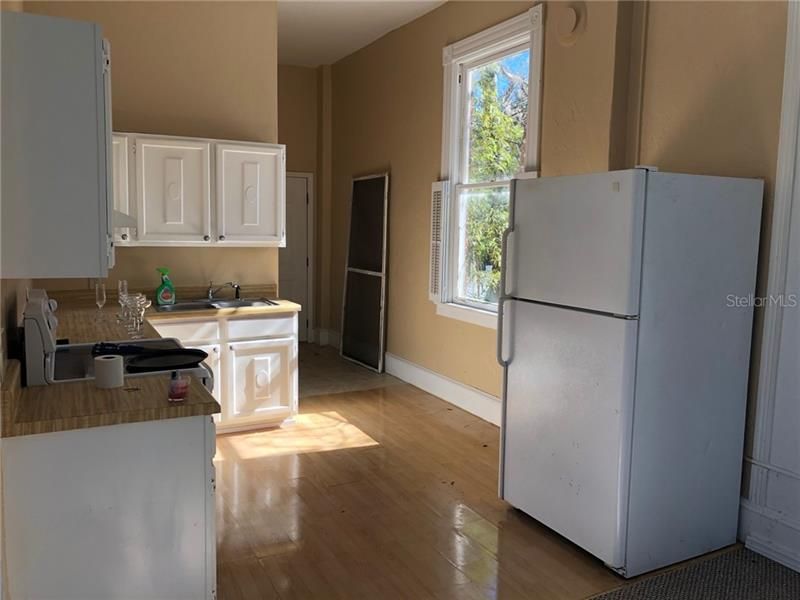 Recently Rented: $650 (1 beds, 1 baths, 700 Square Feet)