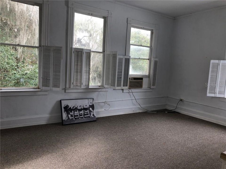 Recently Rented: $650 (1 beds, 1 baths, 700 Square Feet)