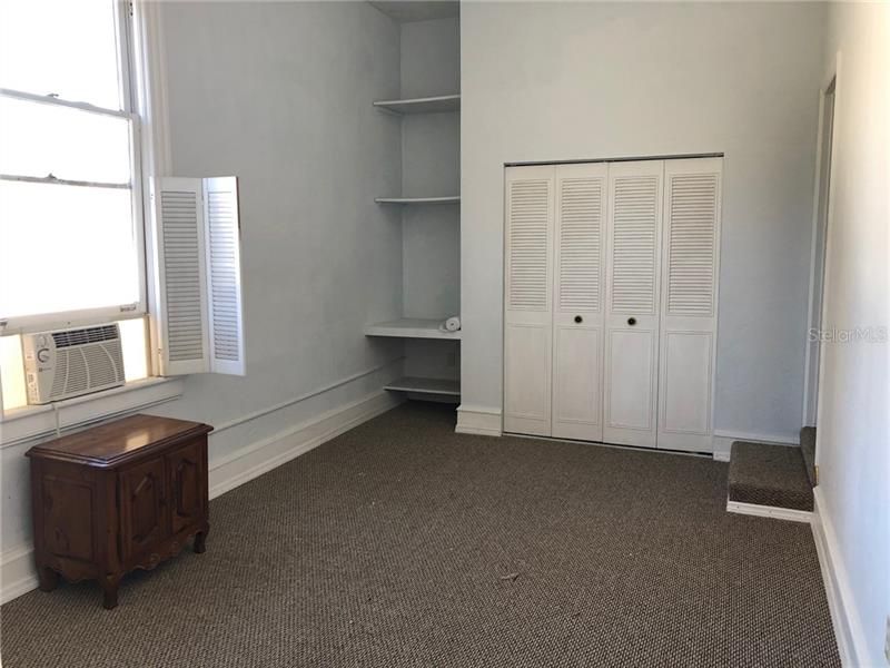 Recently Rented: $650 (1 beds, 1 baths, 700 Square Feet)