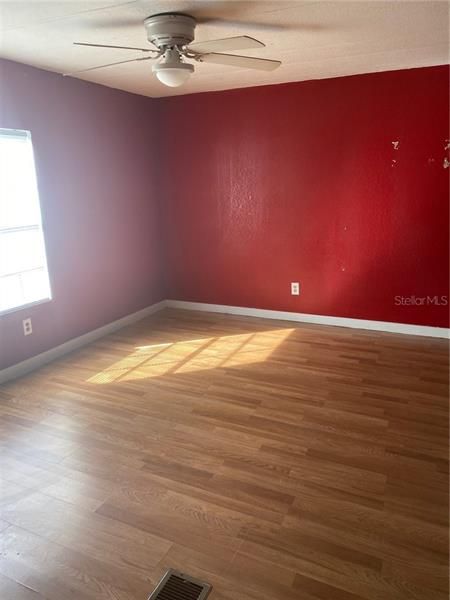 Recently Rented: $1,050 (4 beds, 2 baths, 1512 Square Feet)
