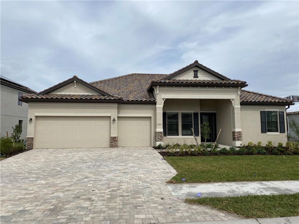 Recently Sold: $440,000 (4 beds, 3 baths, 2553 Square Feet)