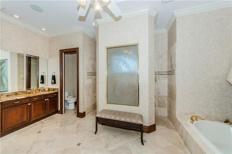 Недавно продано: $1,350,000 (6 спален, 6 ванн, 6387 Квадратных фут)
