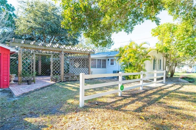 Recently Sold: $199,000 (2 beds, 1 baths, 976 Square Feet)