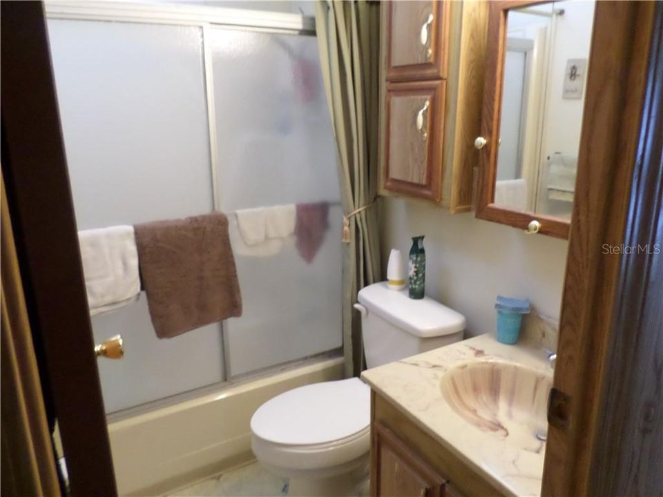 Bathroom with tub/shower