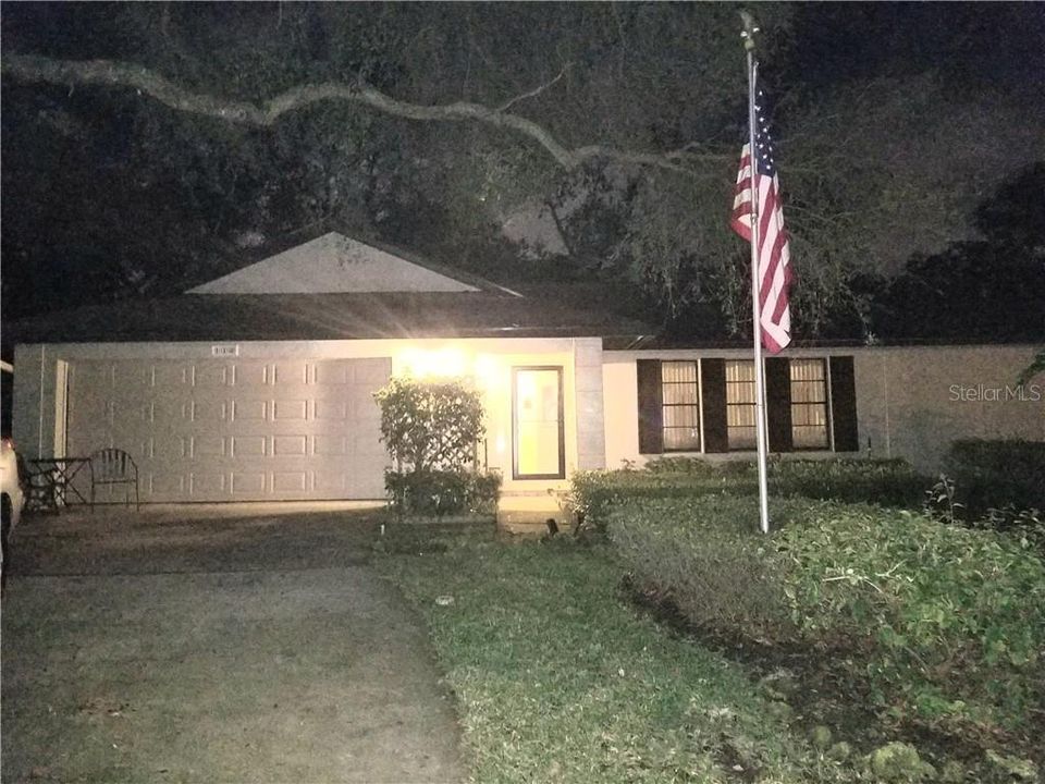 Vendido Recientemente: $300,000 (3 camas, 2 baños, 1974 Pies cuadrados)