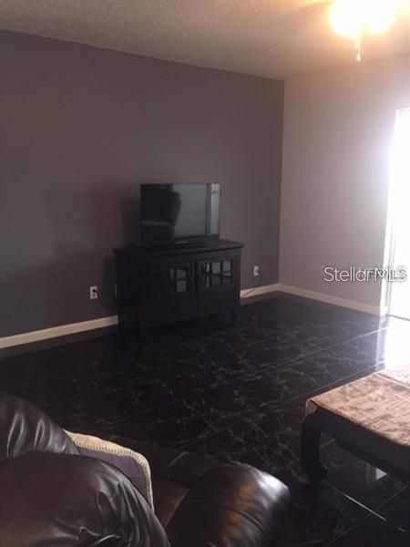 Recently Rented: $845 (1 beds, 1 baths, 715 Square Feet)