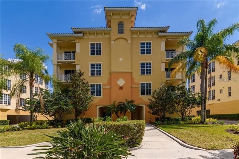 Recently Sold: $560,000 (3 beds, 3 baths, 2376 Square Feet)