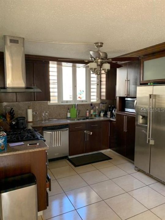 Vendido Recientemente: $287,000 (4 camas, 2 baños, 1980 Pies cuadrados)