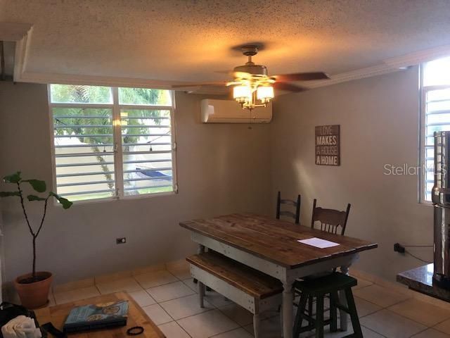 Recently Sold: $287,000 (4 beds, 2 baths, 1980 Square Feet)