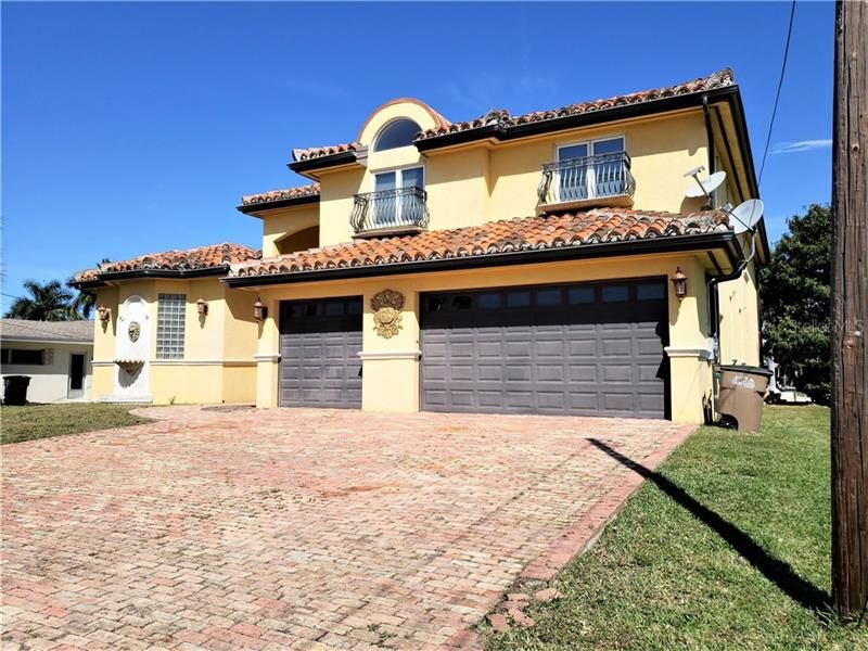 Vendido Recientemente: $875,000 (5 camas, 4 baños, 3898 Pies cuadrados)