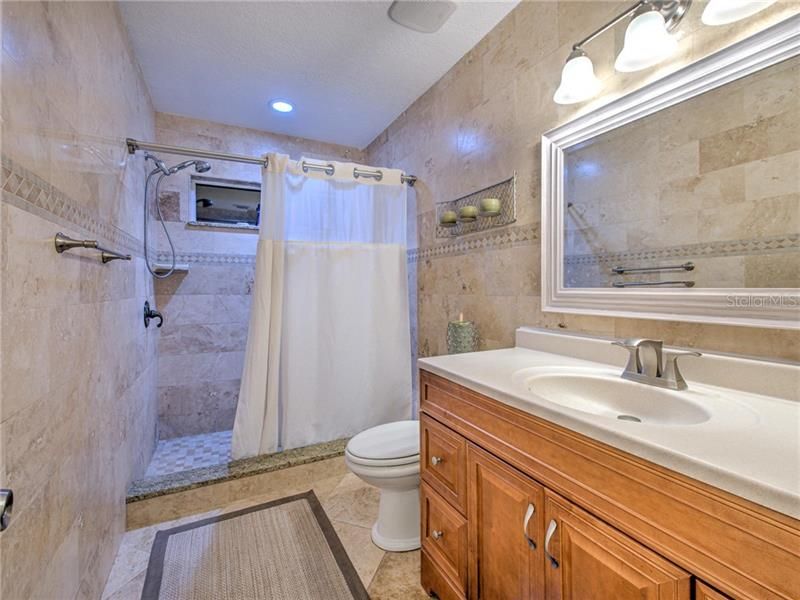 最近售出: $380,000 (4 贝兹, 3 浴室, 2215 平方英尺)