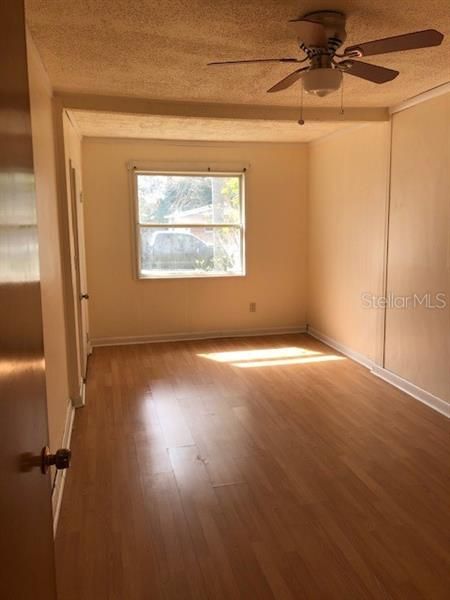 Recently Rented: $995 (2 beds, 1 baths, 833 Square Feet)