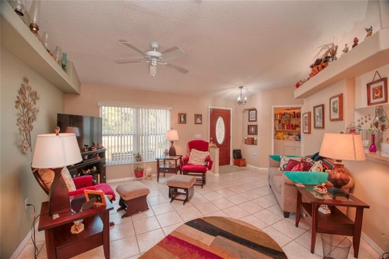 Recently Sold: $180,000 (3 beds, 2 baths, 1356 Square Feet)