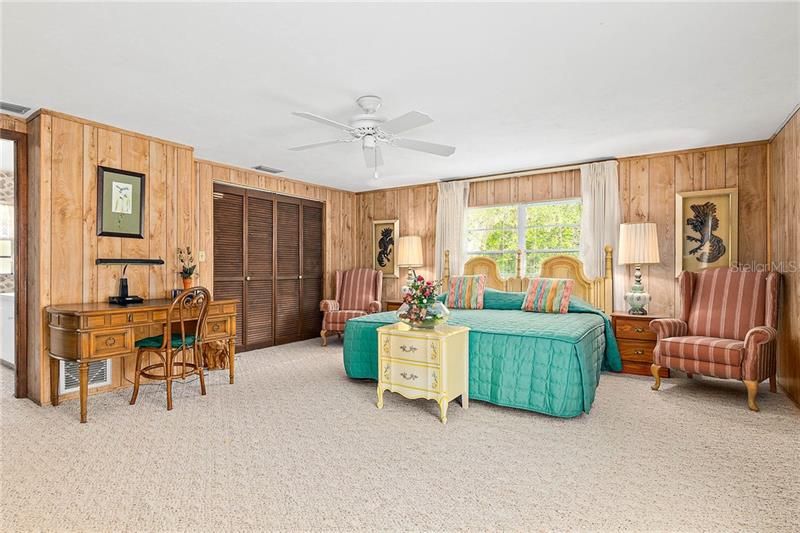 Vendido Recientemente: $132,500 (4 camas, 2 baños, 1976 Pies cuadrados)