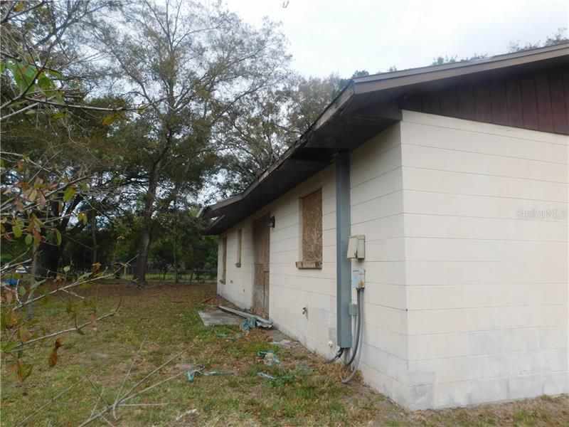 Recently Sold: $84,000 (3 beds, 2 baths, 1067 Square Feet)