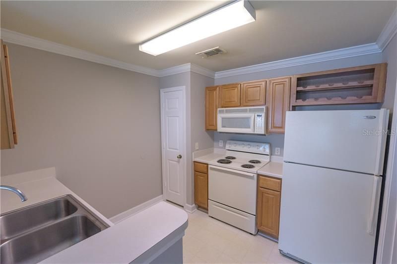 Recently Sold: $93,000 (1 beds, 1 baths, 865 Square Feet)