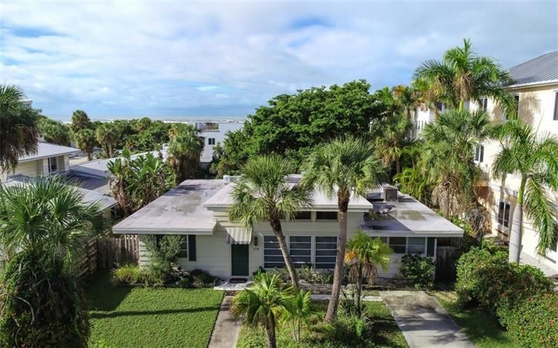 Recently Sold: $830,000 (4 beds, 3 baths, 1963 Square Feet)
