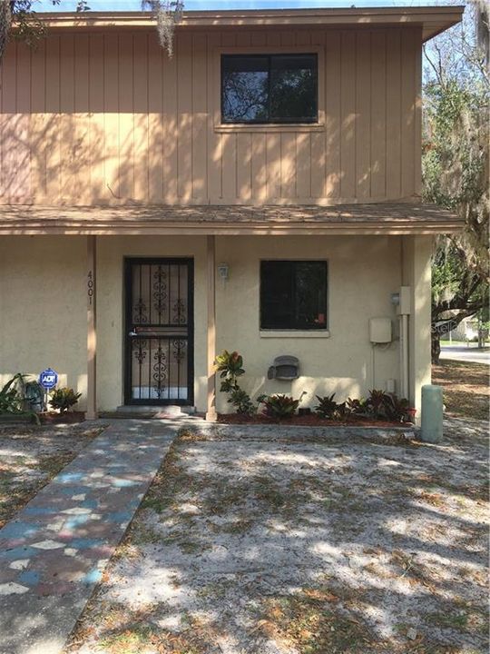 Recently Sold: $140,000 (2 beds, 2 baths, 1037 Square Feet)