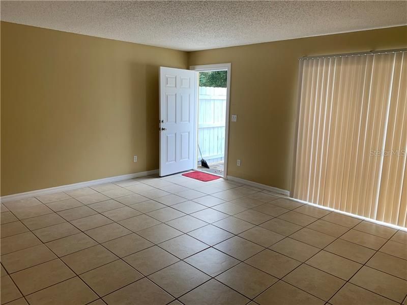 Recently Rented: $795 (2 beds, 1 baths, 824 Square Feet)