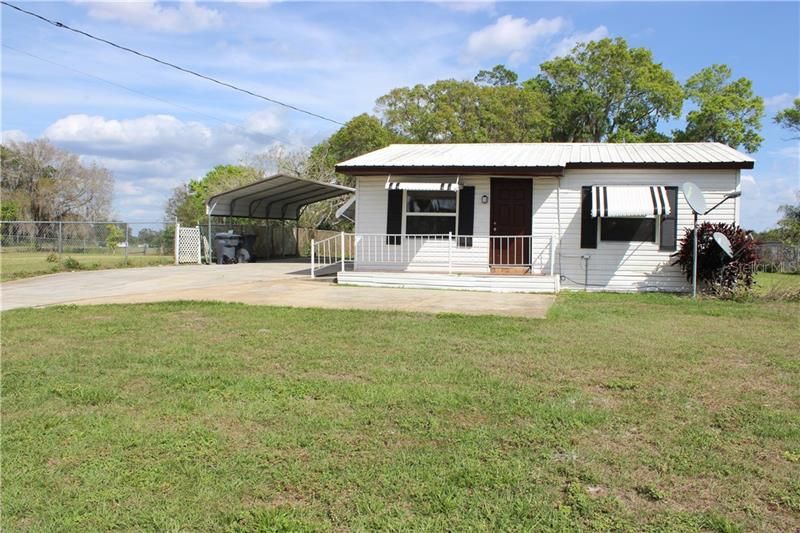 Wider view of front yard and house.