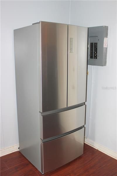 New Stainless steel refrigerator/freezer combo