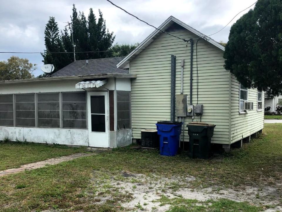 Recently Sold: $89,900 (2 beds, 1 baths, 652 Square Feet)