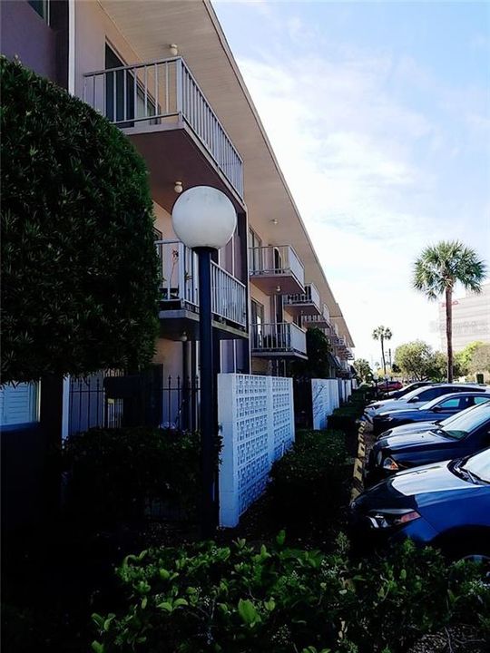 Recently Sold: $98,900 (1 beds, 1 baths, 667 Square Feet)