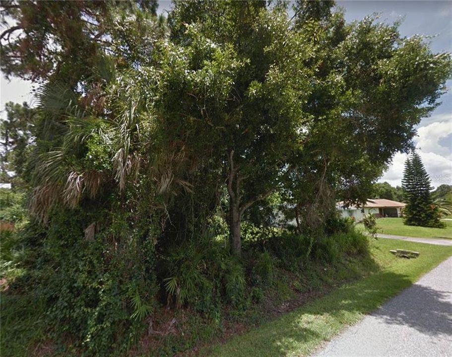 Residential Lot to build your South Venice vacation home.