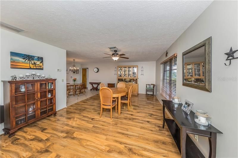 Recently Sold: $299,999 (3 beds, 2 baths, 1680 Square Feet)