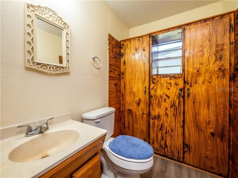 最近售出: $65,000 (1 贝兹, 1 浴室, 996 平方英尺)
