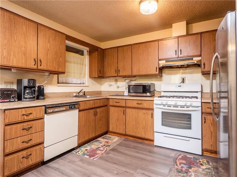 Recently Sold: $65,000 (1 beds, 1 baths, 996 Square Feet)