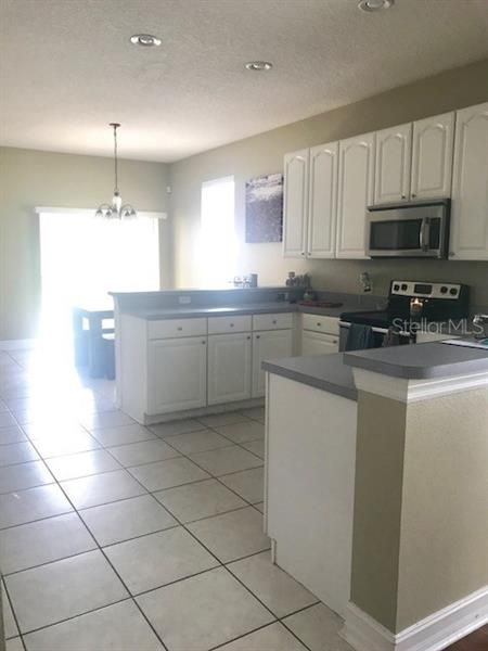 Recently Rented: $1,550 (3 beds, 2 baths, 1806 Square Feet)