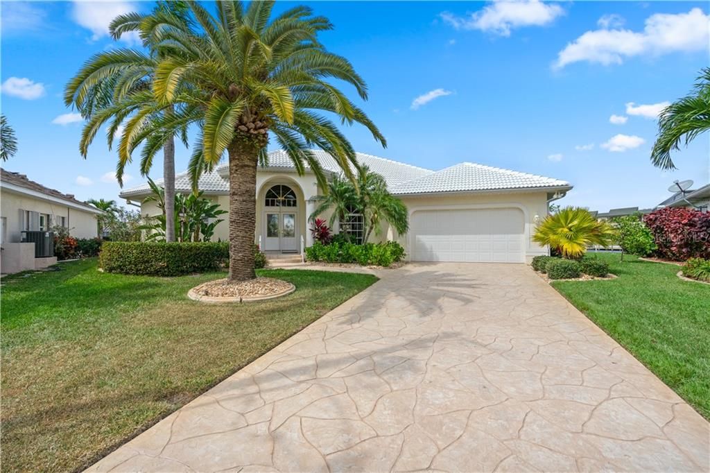 Recently Sold: $579,900 (3 beds, 2 baths, 2408 Square Feet)