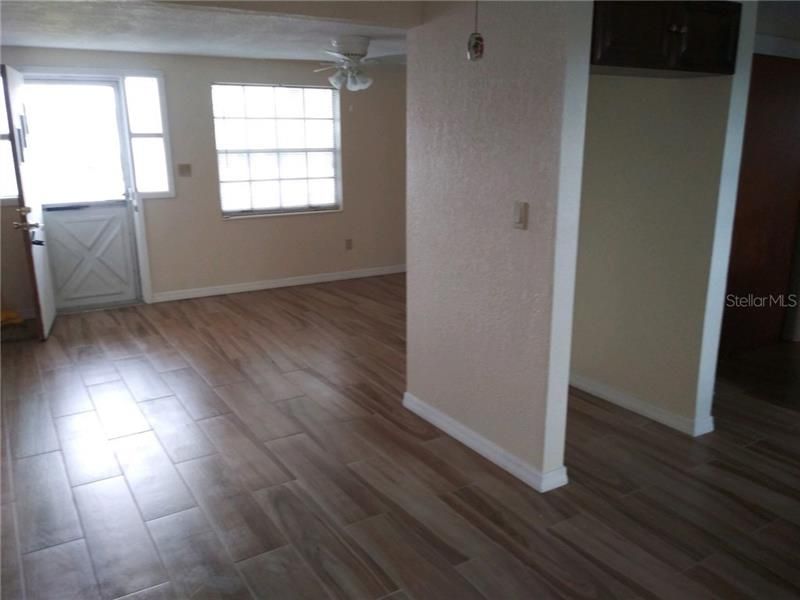 Recently Rented: $995 (2 beds, 1 baths, 816 Square Feet)
