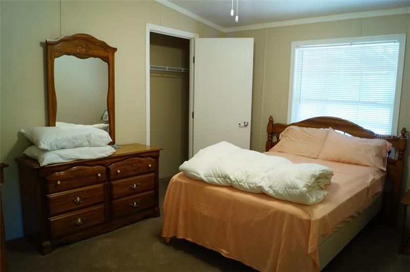 Vendido Recientemente: $150,000 (4 camas, 2 baños, 2310 Pies cuadrados)
