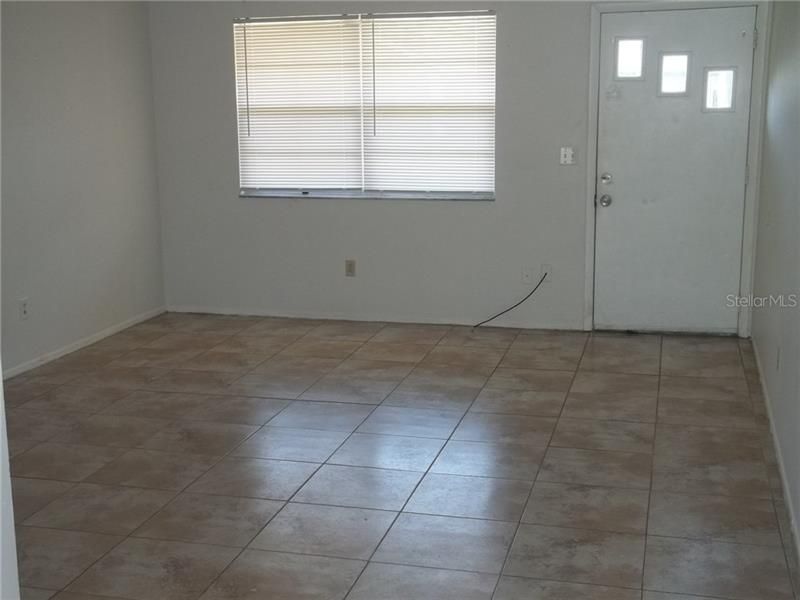 Recently Rented: $775 (2 beds, 1 baths, 728 Square Feet)