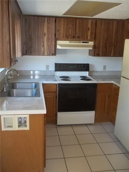 Recently Rented: $775 (2 beds, 1 baths, 728 Square Feet)