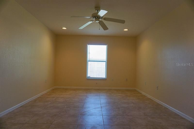 Recently Rented: $1,300 (4 beds, 2 baths, 1750 Square Feet)